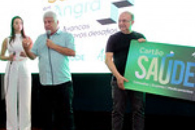 Usuários do SUS recebem cartão saúde