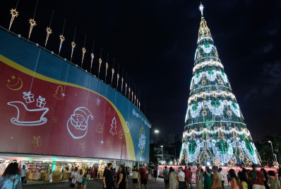 Em clima natalino, cariocas e turistas aproveitam atrações do Natal da Lagoa