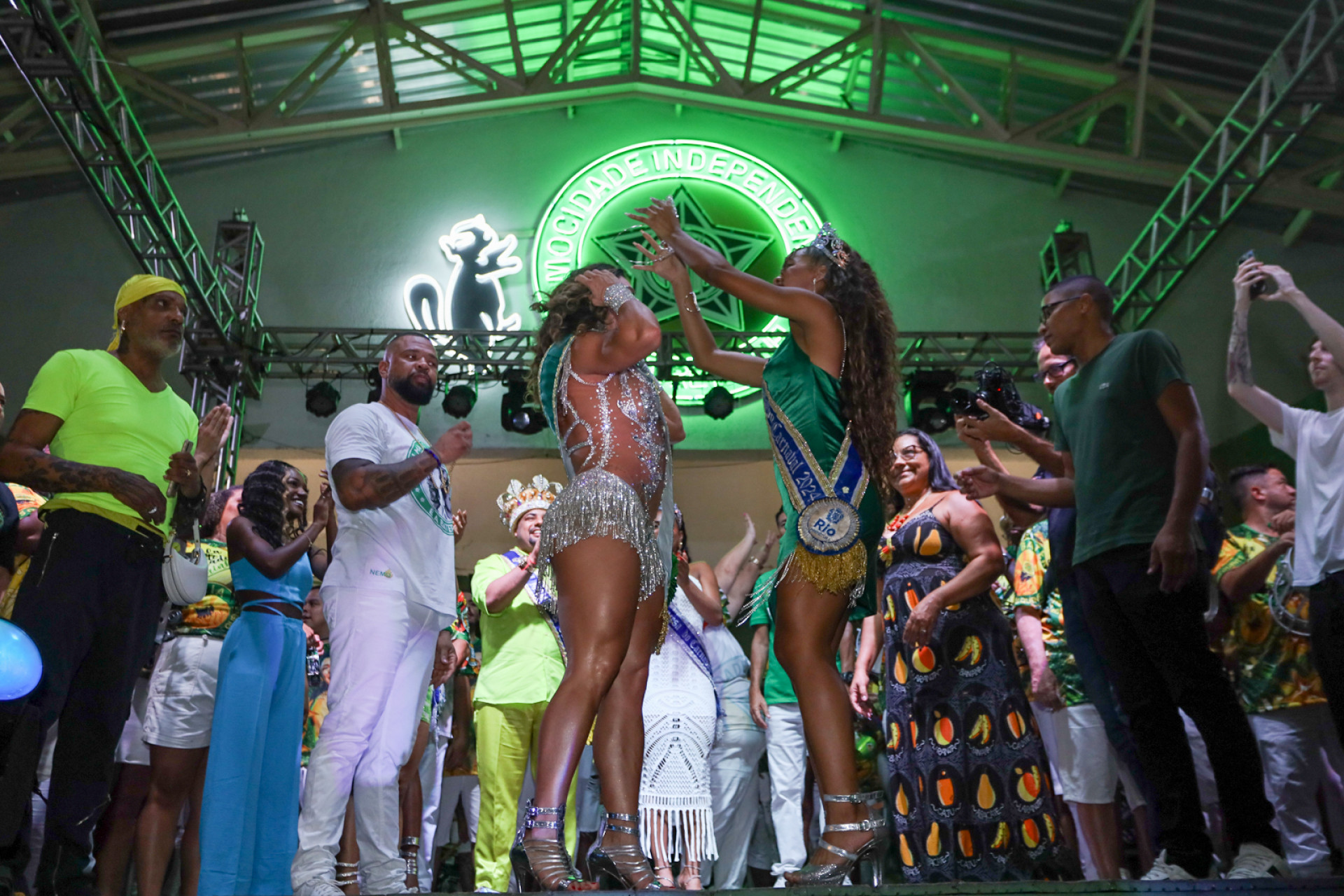 Fabíola de Andrade é coroada rainha de bateria da Mocidade - Thyago Andrade / Agnews