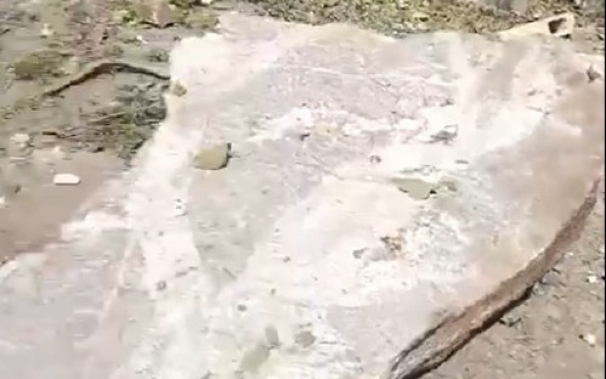 Deslizamento de pedras atinge casas e deixa uma pessoa ferida em Petrópolis