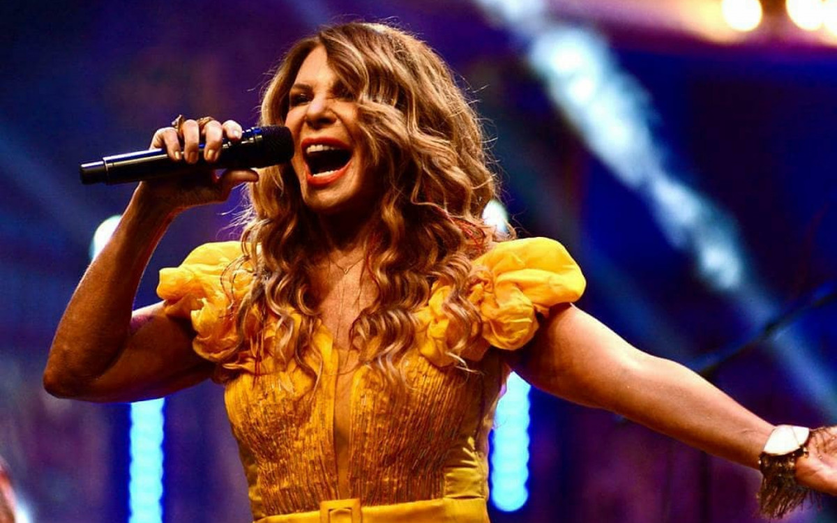 Uma das mais aclamadas int&eacute;rpretes da m&uacute;sica brasileira, a cantora Elba Ramalho ser&aacute; a atra&ccedil;&atilde;o principal da Praia dos Cavaleiros para o R&eacute;veillon 2024