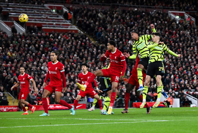 Arsenal e Liverpool empatam em clássico e Gunners mantém liderança