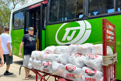 Rio Ônibus distribui toneladas de alimentos e brinquedos em campanha de Natal