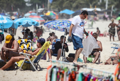 Movimento inicia meta de recolher um milhão de bitucas de cigarro na orla do Rio