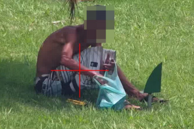 Câmeras da Ordem Pública flagram homem furtando refletores em Volta Redonda