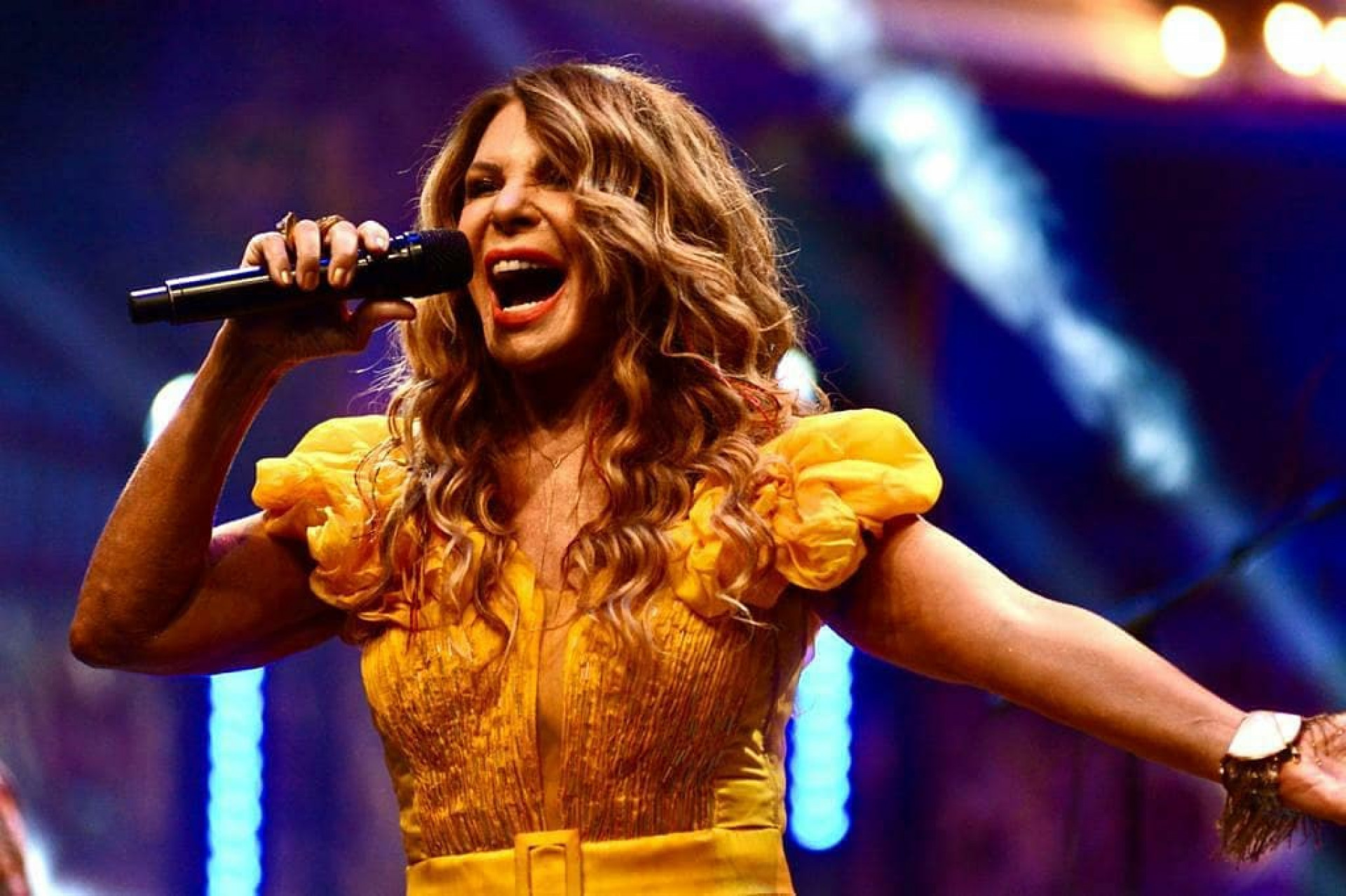 Uma das mais aclamadas int&eacute;rpretes da m&uacute;sica brasileira, a cantora Elba Ramalho ser&aacute; a atra&ccedil;&atilde;o principal da Praia dos Cavaleiros para o R&eacute;veillon 2024 - Foto: Divulga&ccedil;&atilde;o