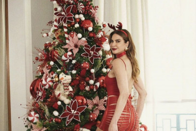 Luciana Gimenez sensualiza ao desejar 'feliz Natal' aos seguidores