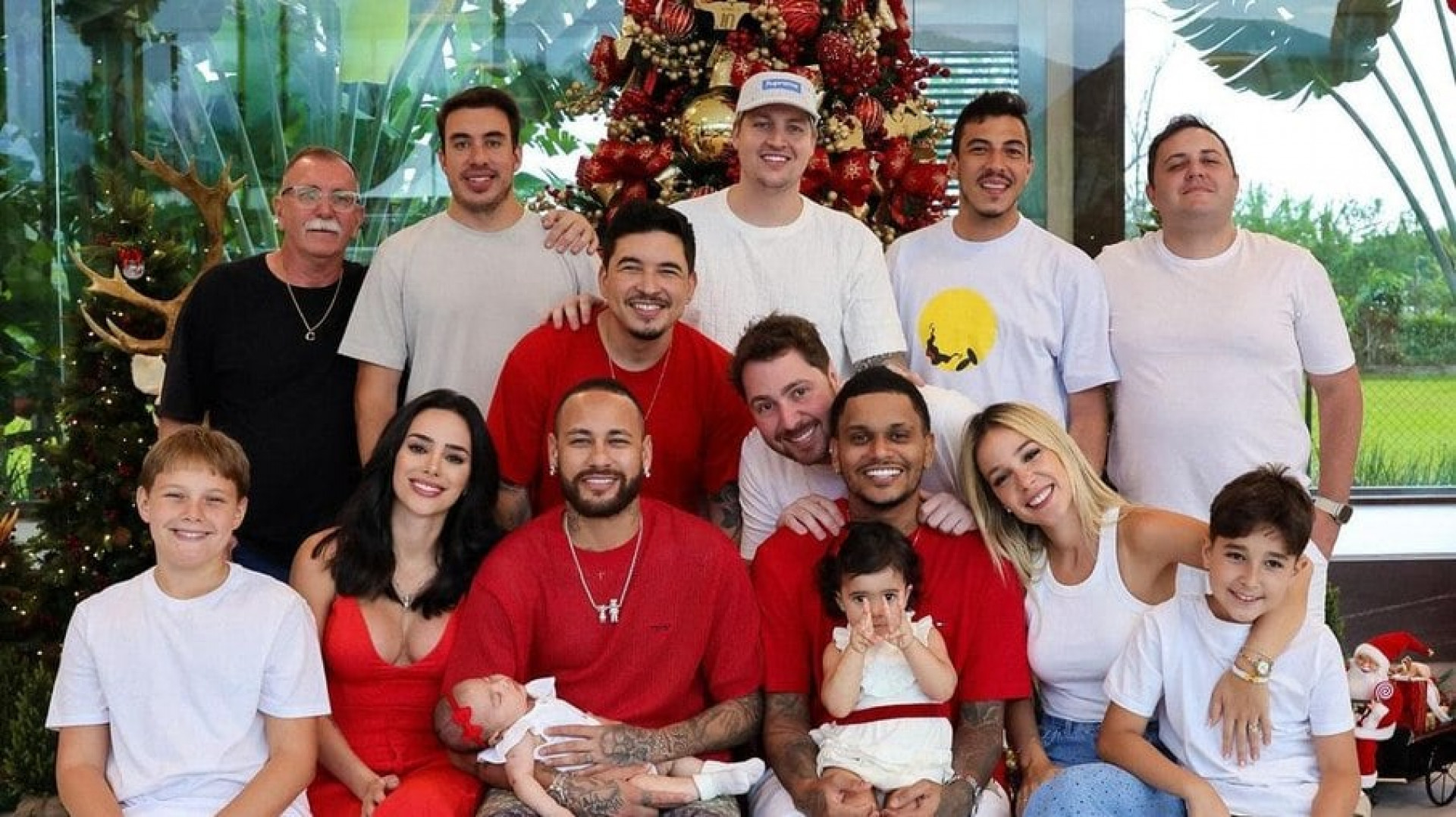 Neymar mostra fotos ao lado dos filhos no Natal - Foto: Reprodução/ Instagram