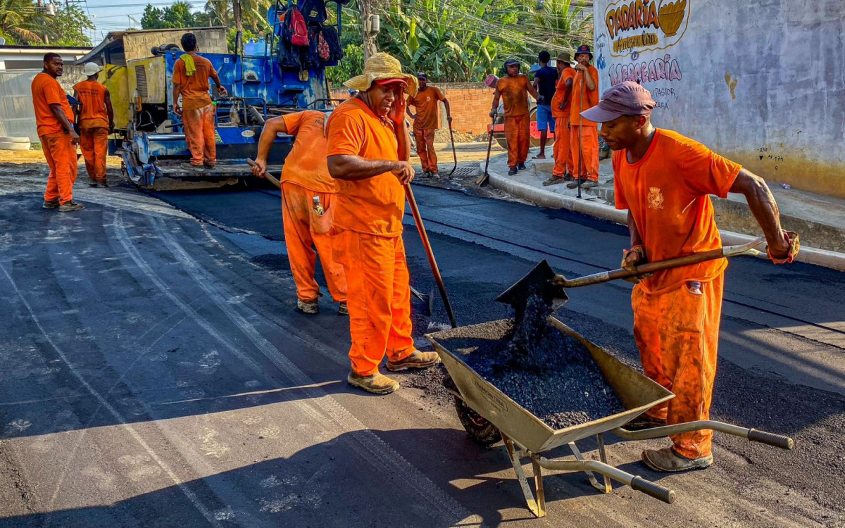 A Rua Avestruz tem 330 metros de extensão e recebeu 11 caminhões de asfalto