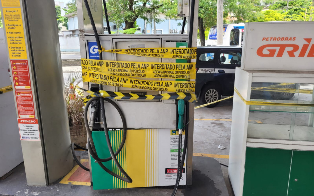 Postos não estavam funcionando no momento da ação, mas voltaram a ser interditados e autuados