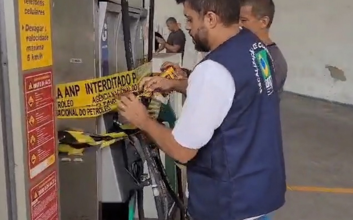 Postos em São Gonçalo e Niterói foram interditados por venda de combustível adulterado