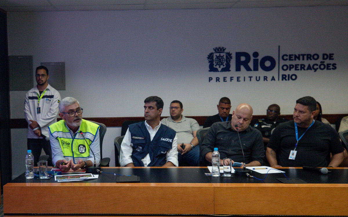 Coletiva da Prefeitura sobre o Réveillon na Sala de Crise do Centro de Operações Rio (COR), nesta terça-feira (26)