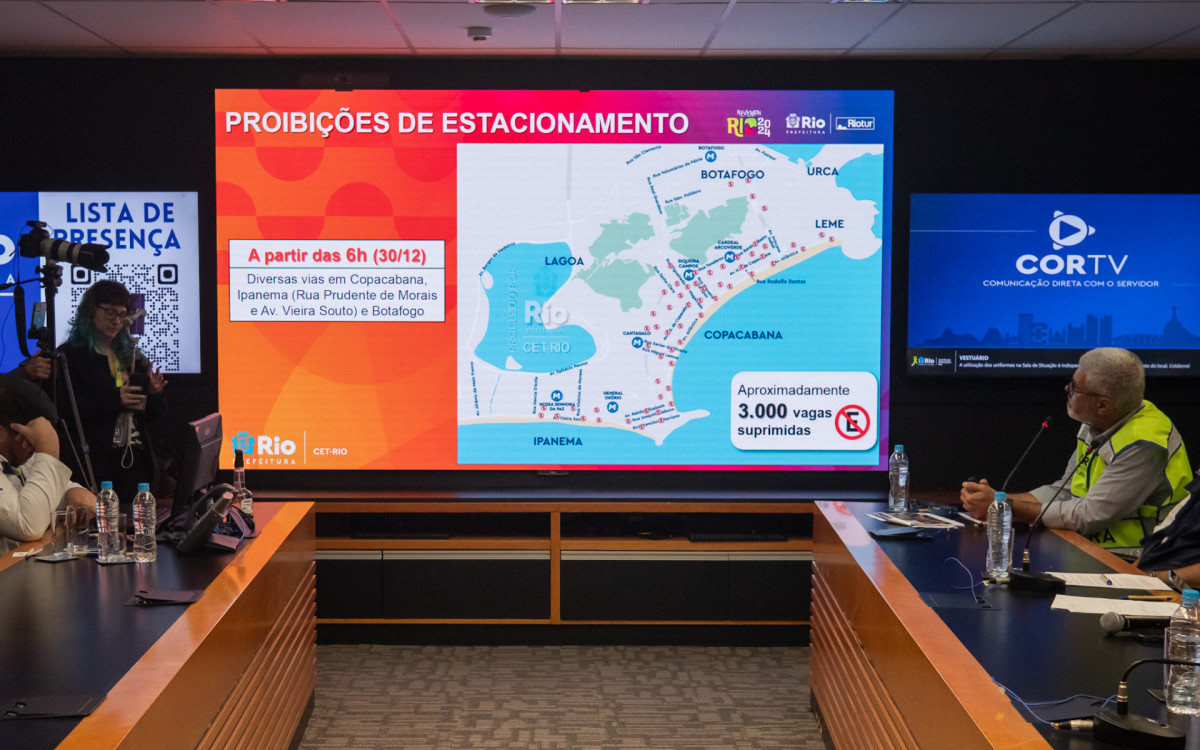 Coletiva da Prefeitura sobre o Réveillon na Sala de Crise do Centro de Operações Rio (COR), nesta terça-feira (26)