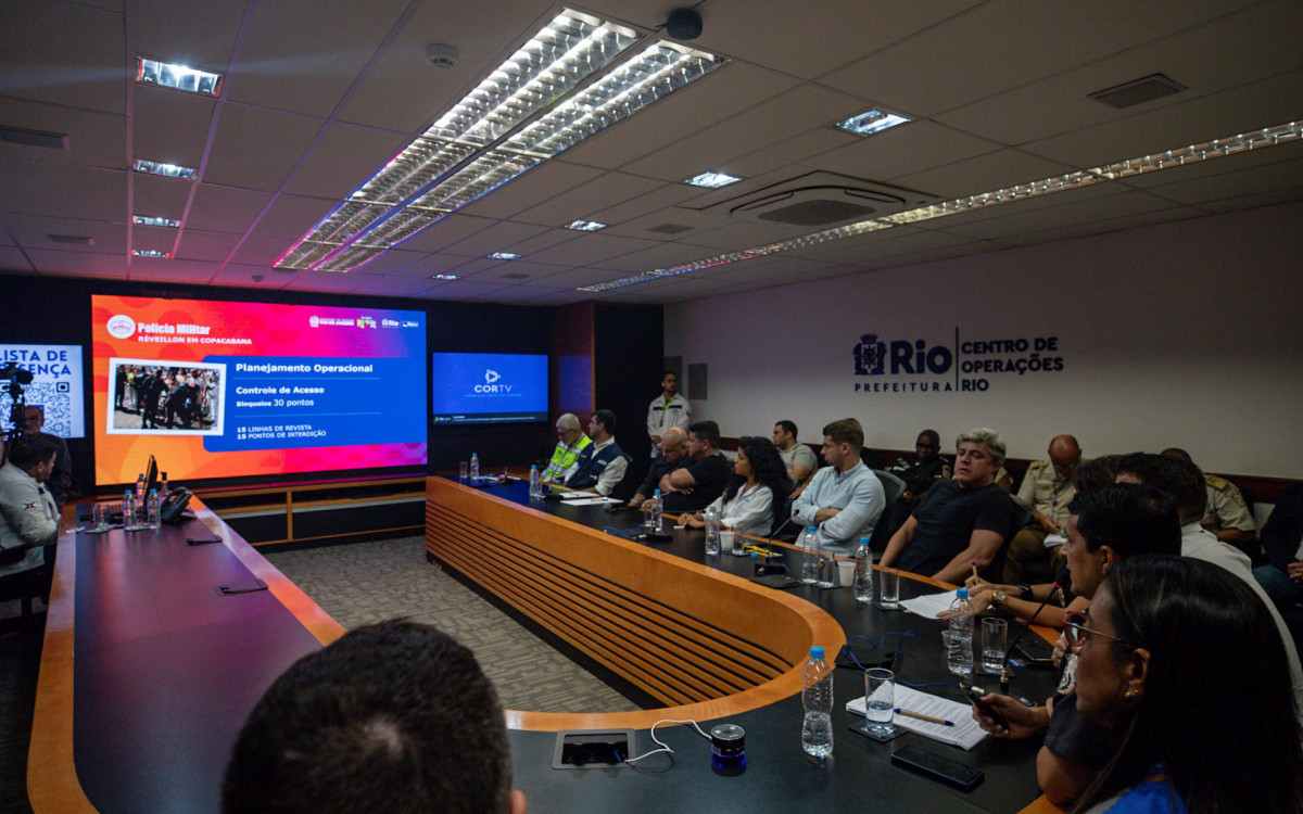 Coletiva da Prefeitura sobre o Réveillon na Sala de Crise do Centro de Operações Rio (COR), nesta terça-feira (26)