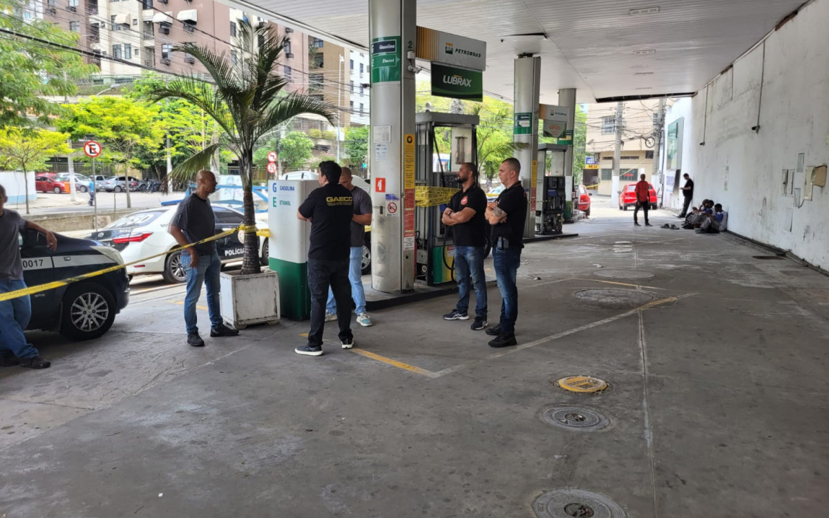 Ação foi realizada em postos de combustíveis em São Gonçalo e Niterói