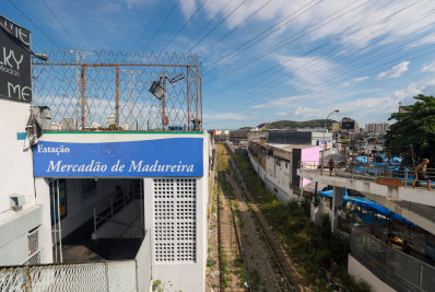 Tiro atinge rede aérea da SuperVia em Barros Filhos e afeta circulação de trens 