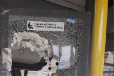 Passageiro vandaliza BRT na Zona Oeste