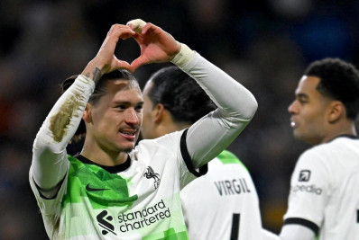 Liverpool derrota o Burnley e dorme na liderança do Campeonato Inglês