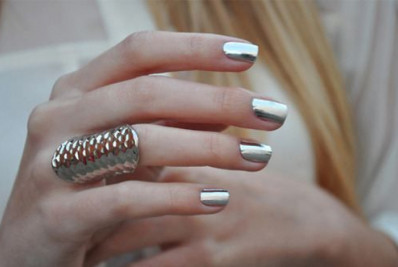 Muito além do branco: tons pastéis são tendências para unhas na virada do ano