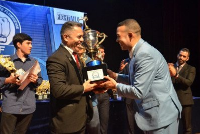 Cerimônia da Federação de Karate Fluminense premia melhores de 2023