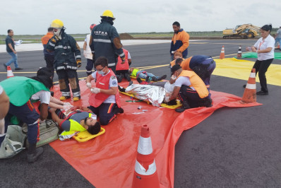 Simulação de acidentes no Heliporto do Farol prepara socorristas para emergências