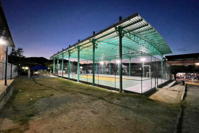 Quadra poliesportiva é entregue reformada e com cobertura em Três Rios 