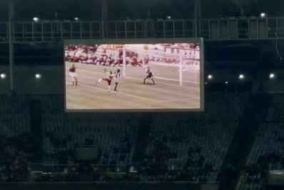 Pelé e Roberto Dinamite são homenageados no Jogo das Estrelas do Zico