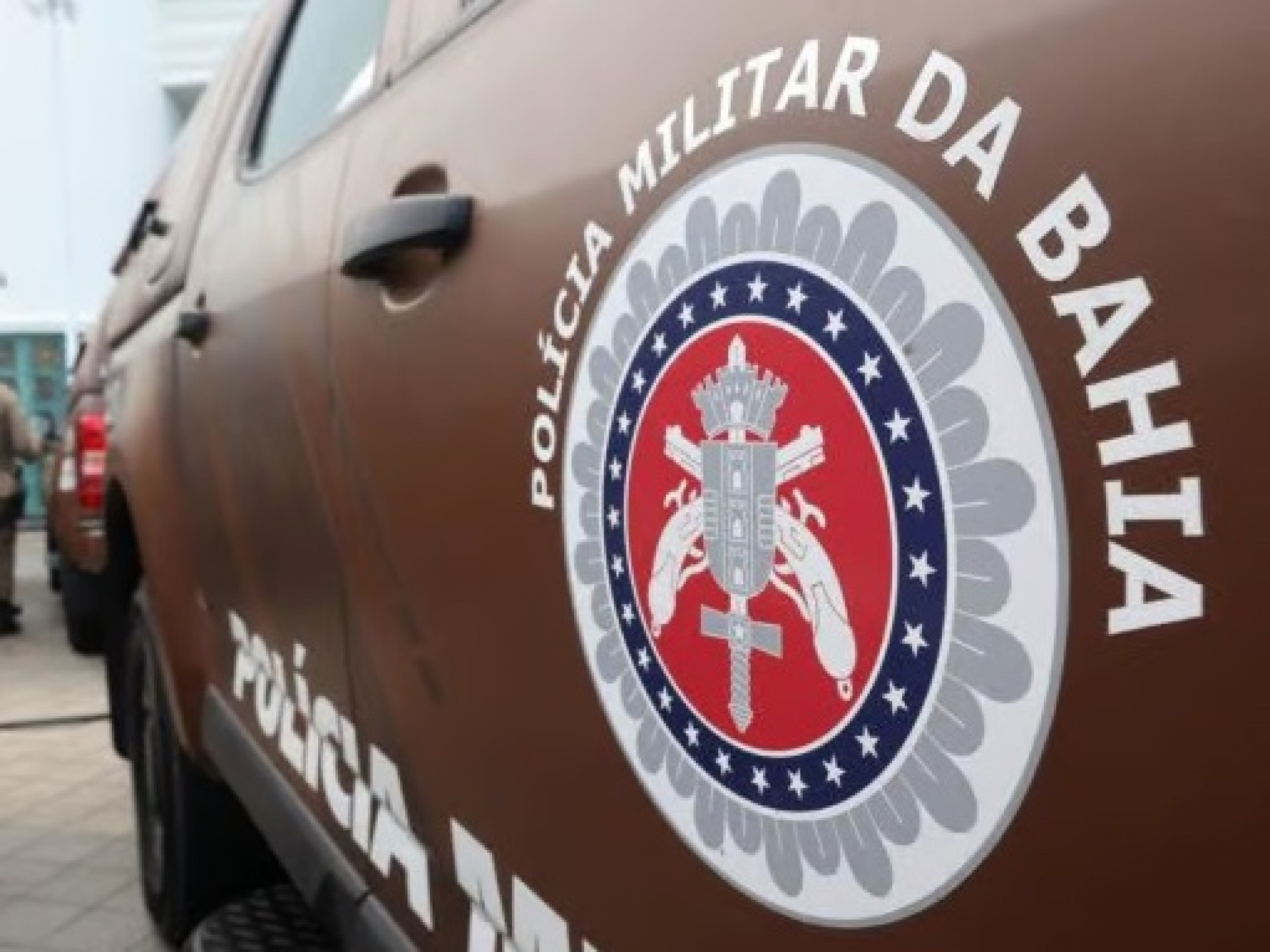 Menino é baleado por colega durante brincadeira com espingarda