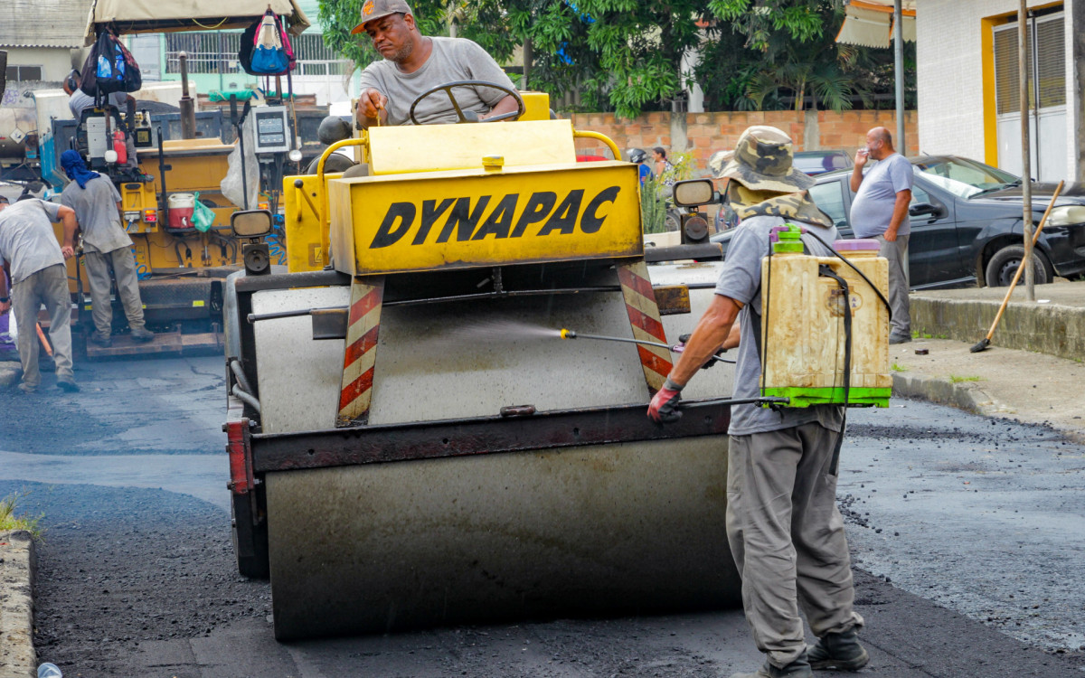 As ruas Roberto Batista e a Doutor Samuel Lustman foram as primeiras a receber o asfalto. A Amador Dias será a próxima