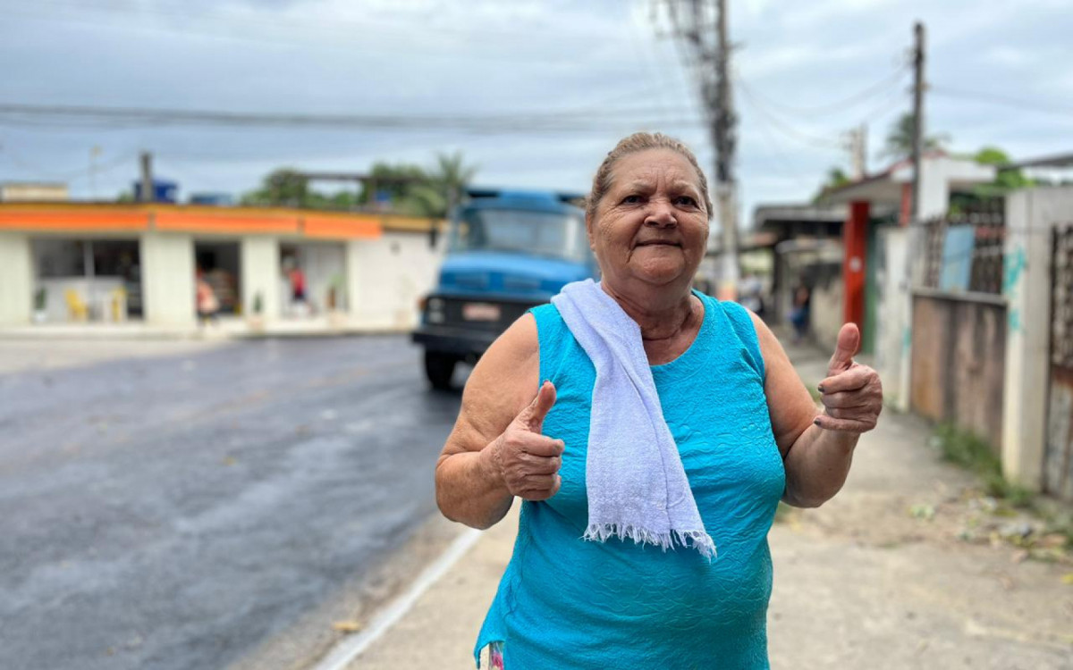 A comerciante e moradora da rua Doutor Samuel Lustman, Maria das Dores, contou sobre a dificuldade que era manter seu negócio por conta da rua