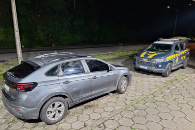 Carro clonado é recuperado na Serra de Petrópolis pela PRF