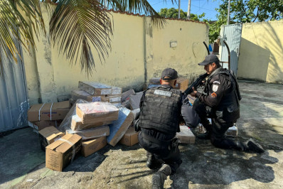 PM recupera carga roubada e prende dois criminosos em Magé