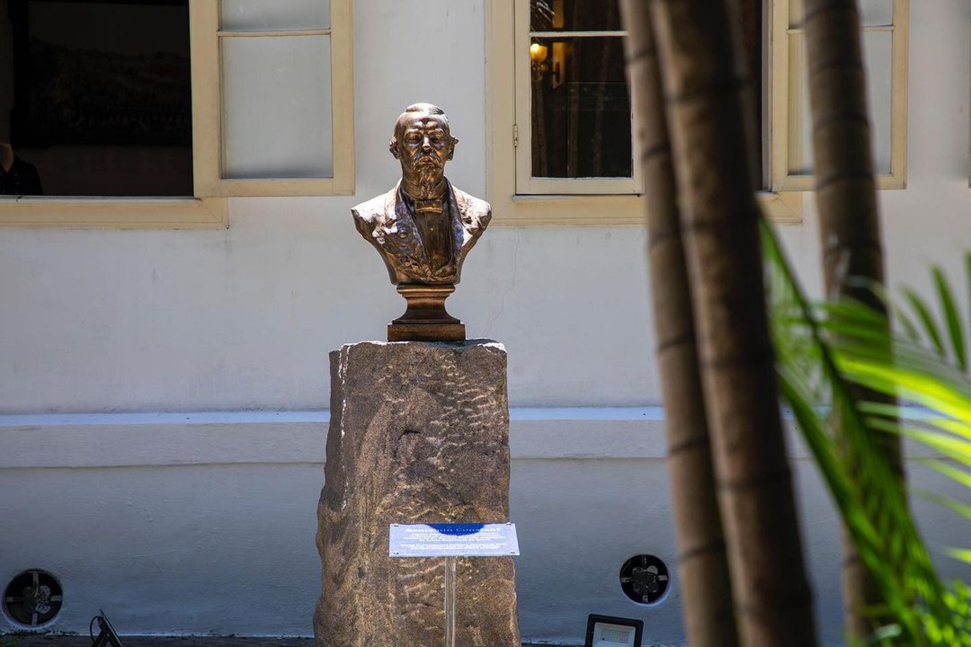 Busto de Benjamin Constant integra fachada da casa - Reprodução / @museubenjaminconstant