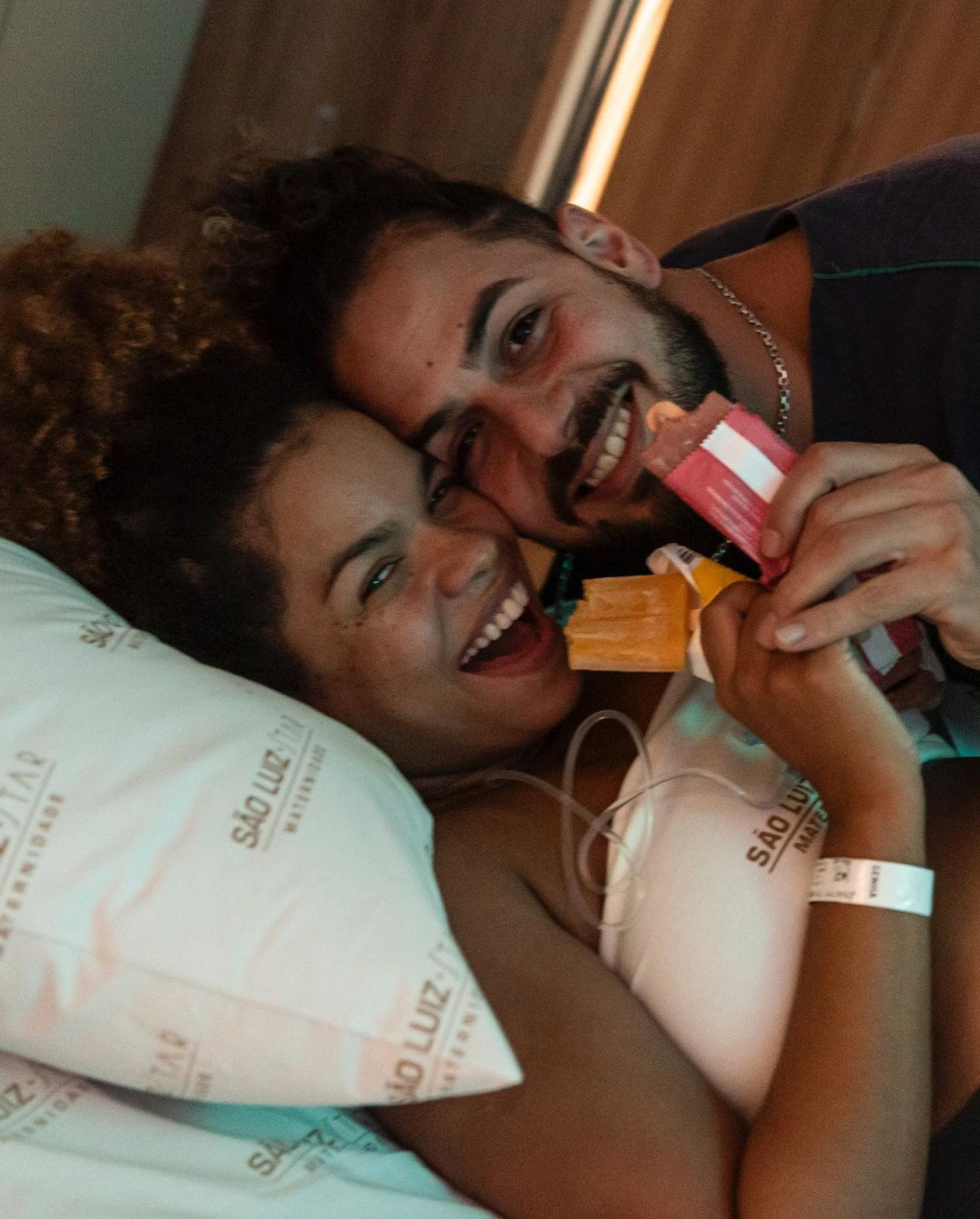 Jeniffer Nascimento e Jean Amorim durante o parto da filha Lara - Reprodução / Instagram 