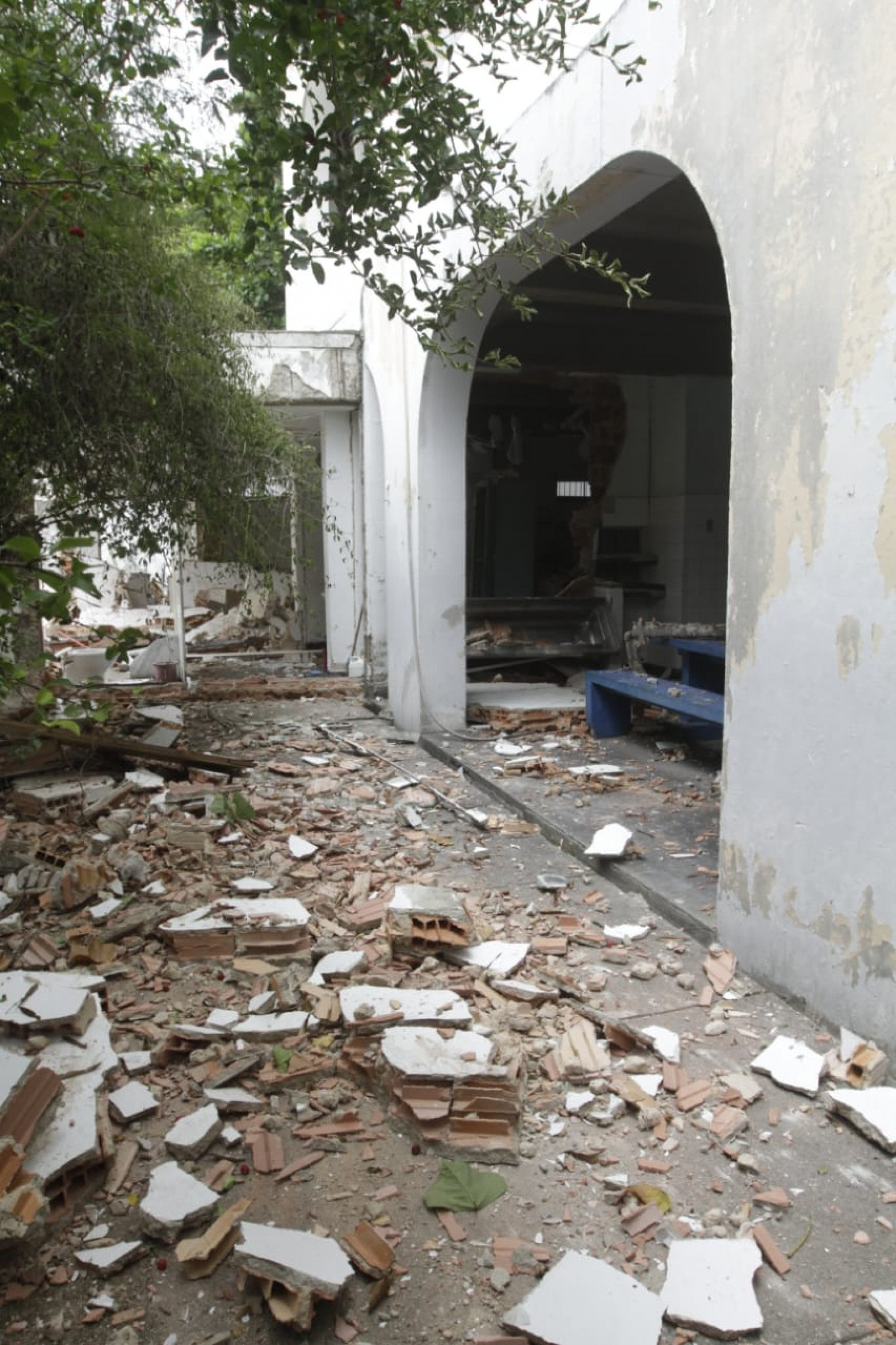 Atrito do corte na tubulação de gás pode ter gerado uma faísca que levou à explosão - Marcos Porto/Agência O Dia