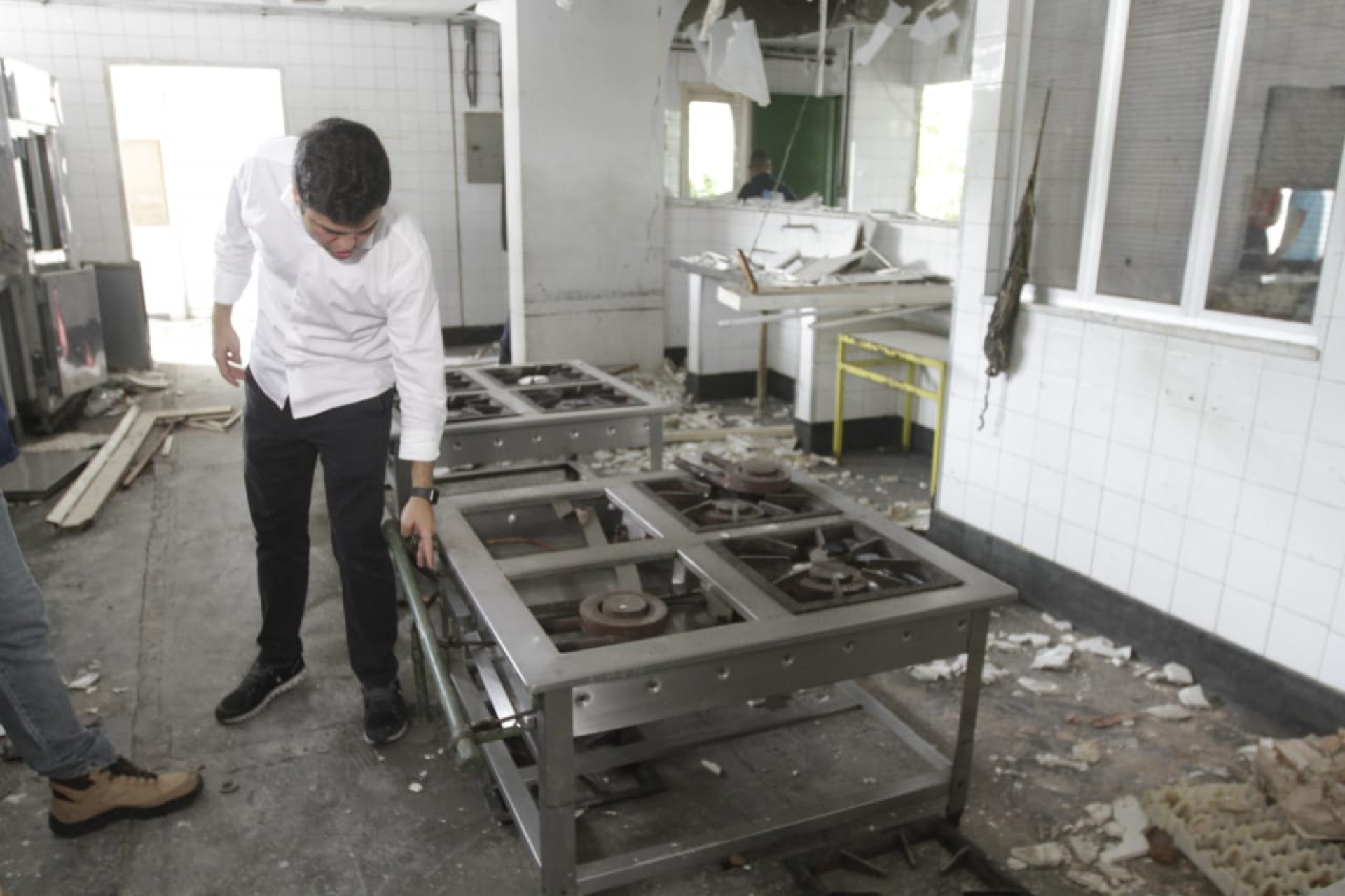 Secretário Municipal de Educação, Renan Ferreirinha, esteve no CIEP Professora Célia Martins Menna Barreto, em Bangu - Marcos Porto/Agência O Dia