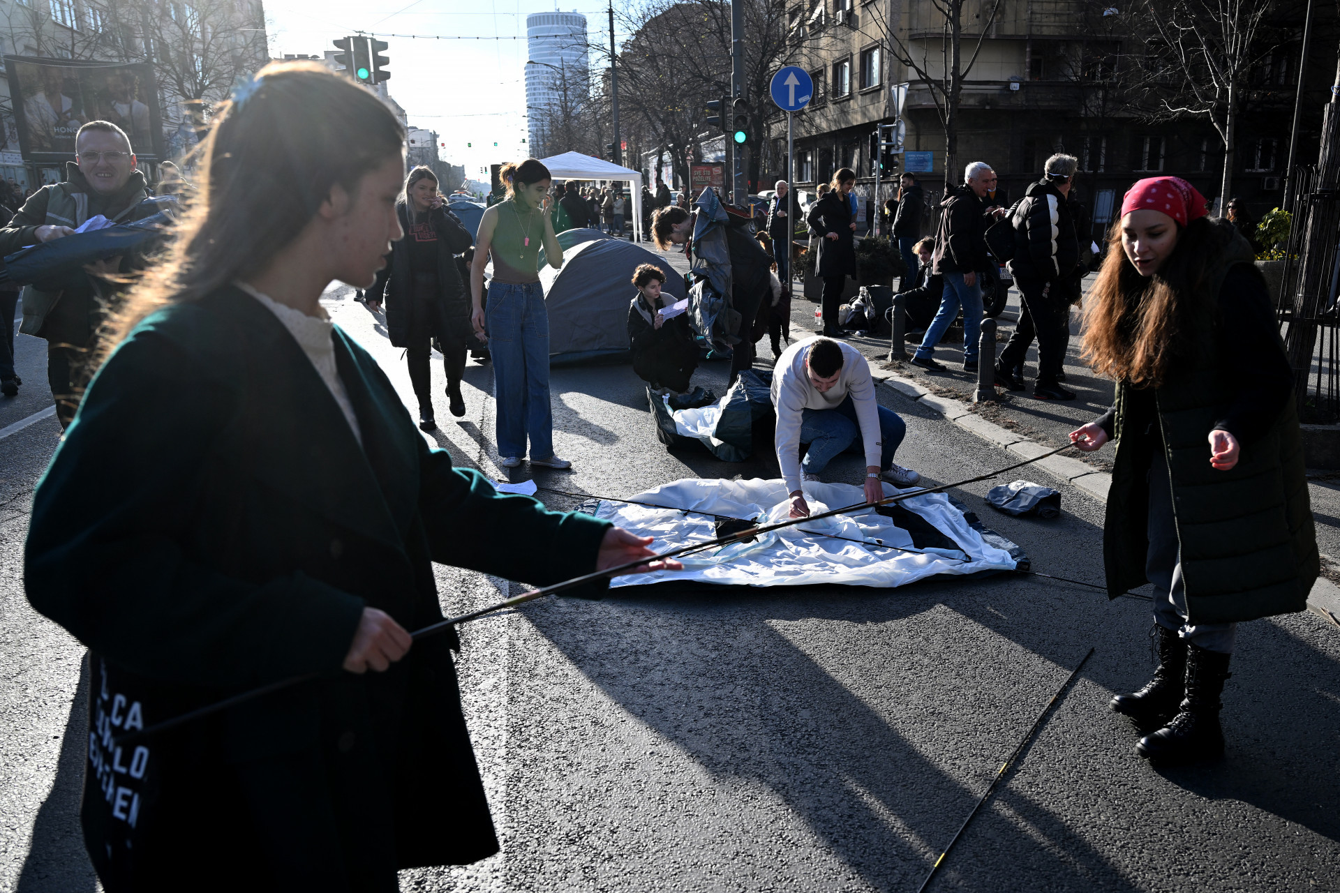 Estudantes fazem protesto contra resultado das eleições em Belgrado, na Sérvia, nesta sexta-feira, 29 - Andrej Isakovic/AFP