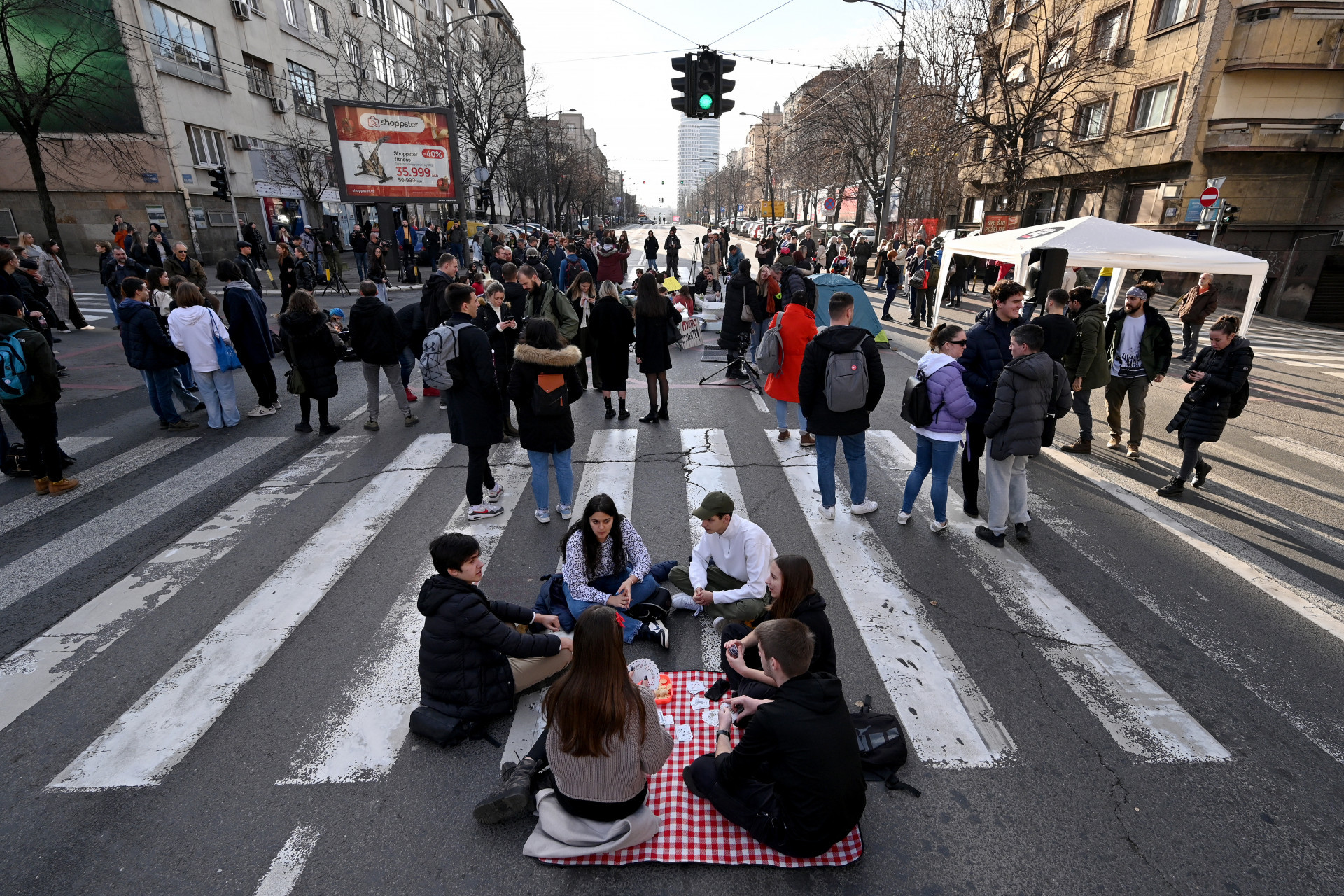 Estudantes fazem protesto contra resultado das eleições em Belgrado, na Sérvia, nesta sexta-feira, 29 - Andrej Isakovic/AFP