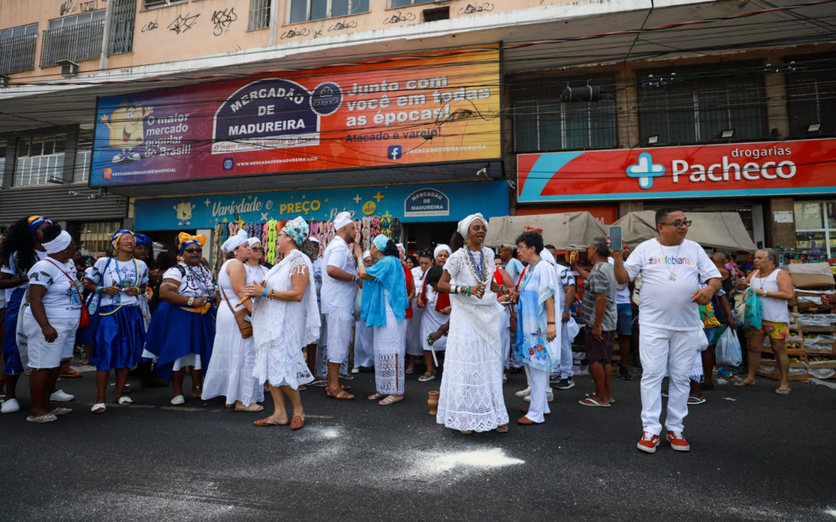 21&ordf; Festa de Iemanj&aacute; foi realizada no Mercad&atilde;o de Madureira, na tarde desta sexta-feira (29)

