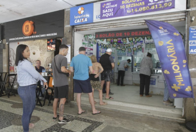 Cariocas correm para apostar na Mega da Virada e revelam o que farão se ficarem milionários