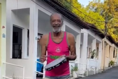 Aos 82 anos, músico Carlinhos Pandeiro de Ouro é o mais novo morador do Retiro dos Artistas
