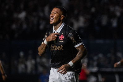 Vasco faz 'limpa' no elenco e negocia jogadores fora dos planos