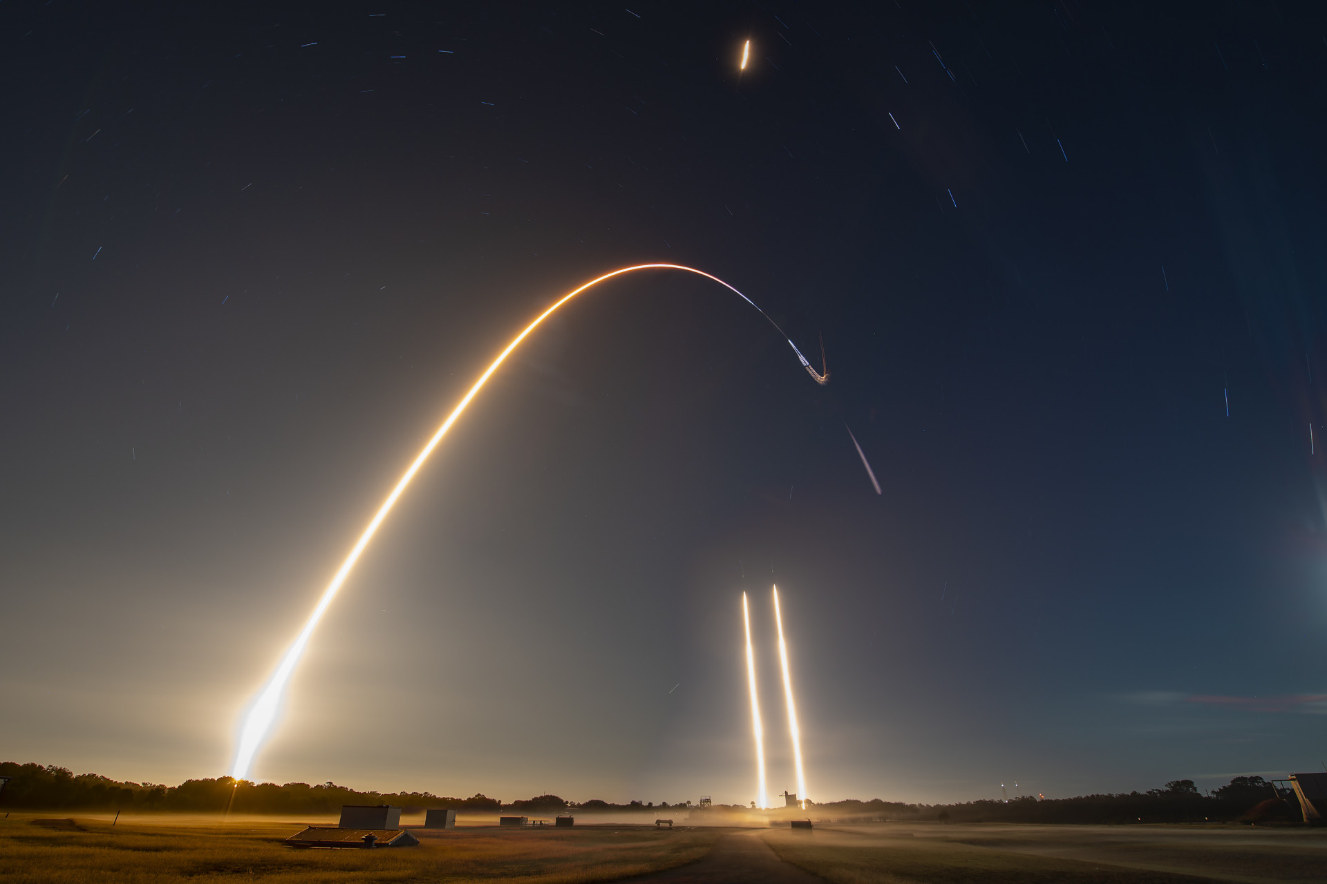 Foguete Falcon Heavy da SpaceX decolou na noite de quinta-feira, 28, - Divulgação/SpaceX 