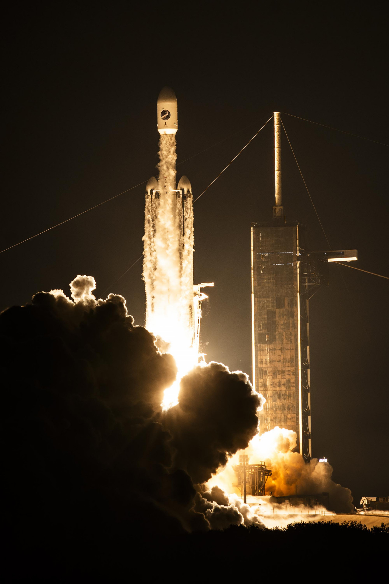 Foguete Falcon Heavy da SpaceX decolou na noite de quinta-feira, 28, - Divulgação/SpaceX 