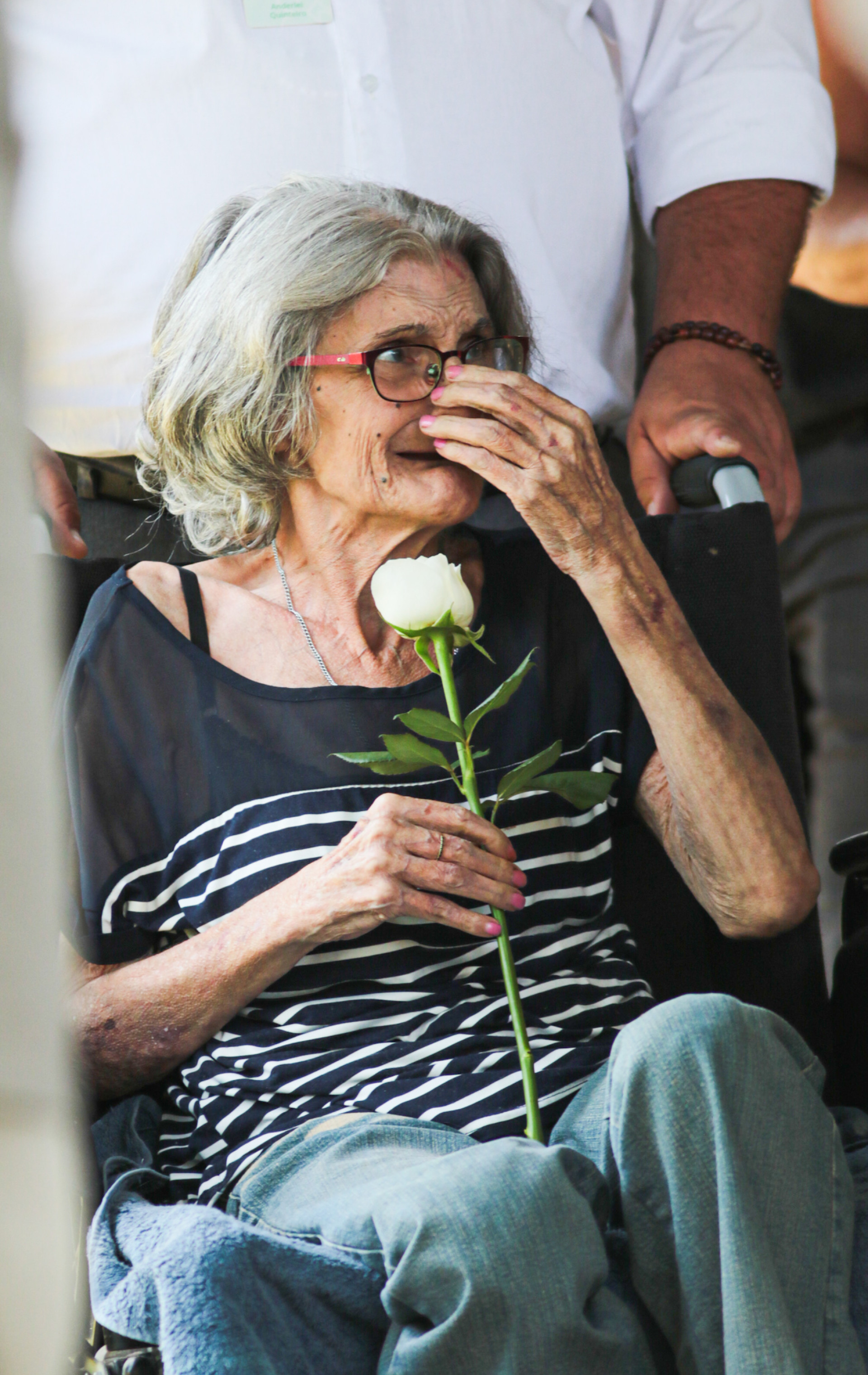 Amigos e familiares de PC Siqueira se despedem do youtuber no Cemitério Primaveras, em Guarulhos, SP - Van Campos/Agnews