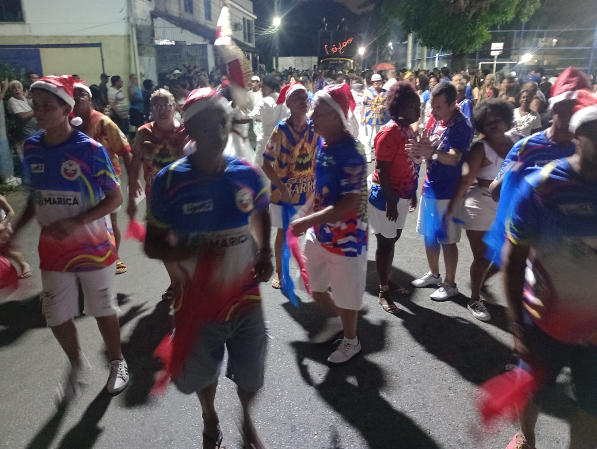 Componentes em evolu&ccedil;&atilde;o no ensaio de rua - Divulga&ccedil;&atilde;o