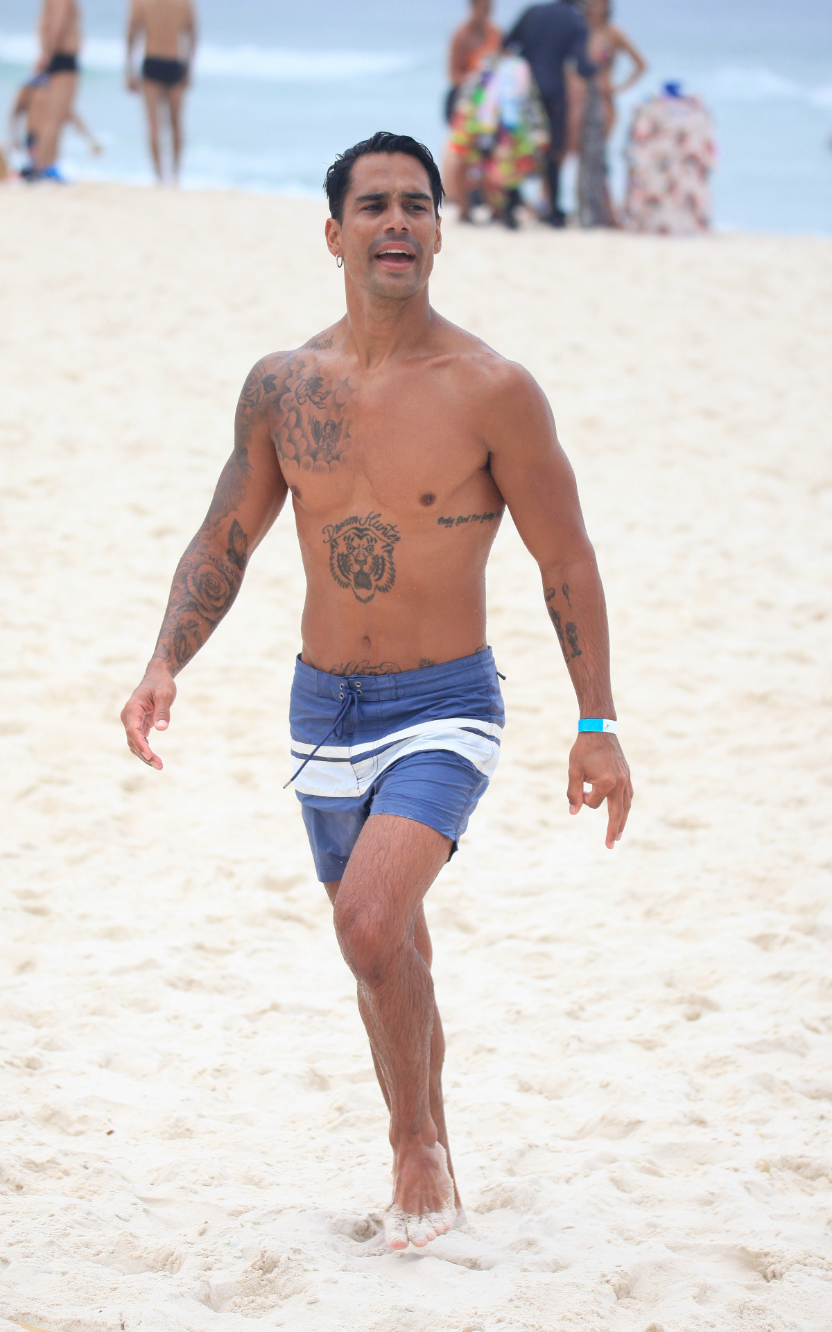 Micael Borges curte dia de praia na Barra da Tijuca, na Zona Oeste do Rio