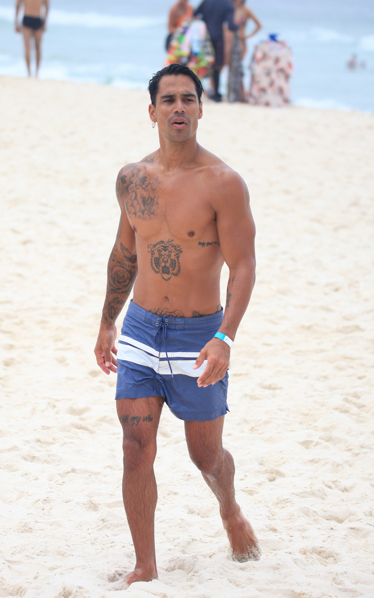 Micael Borges curte dia de praia na Barra da Tijuca, na Zona Oeste do Rio