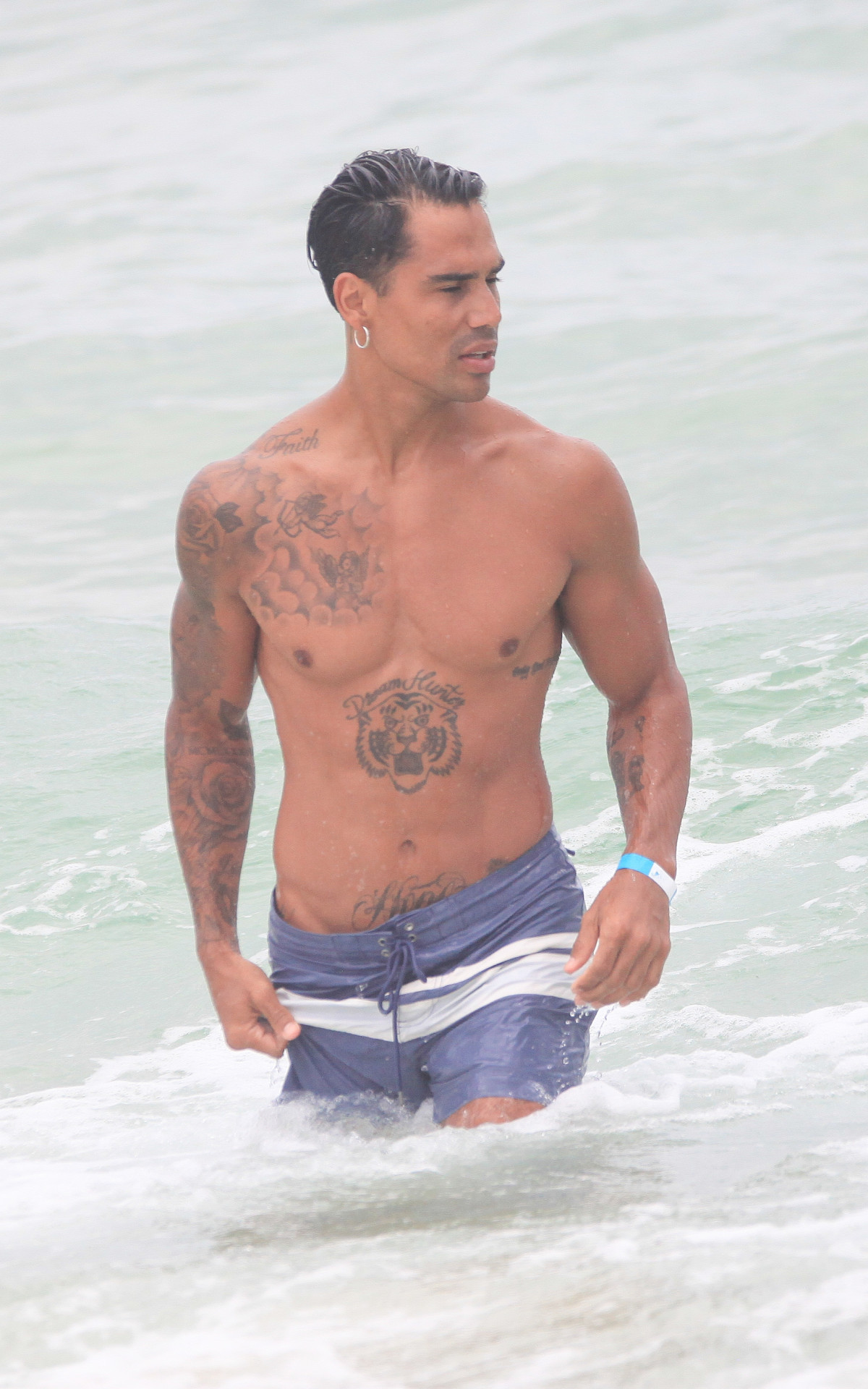 Micael Borges curte dia de praia na Barra da Tijuca, na Zona Oeste do Rio