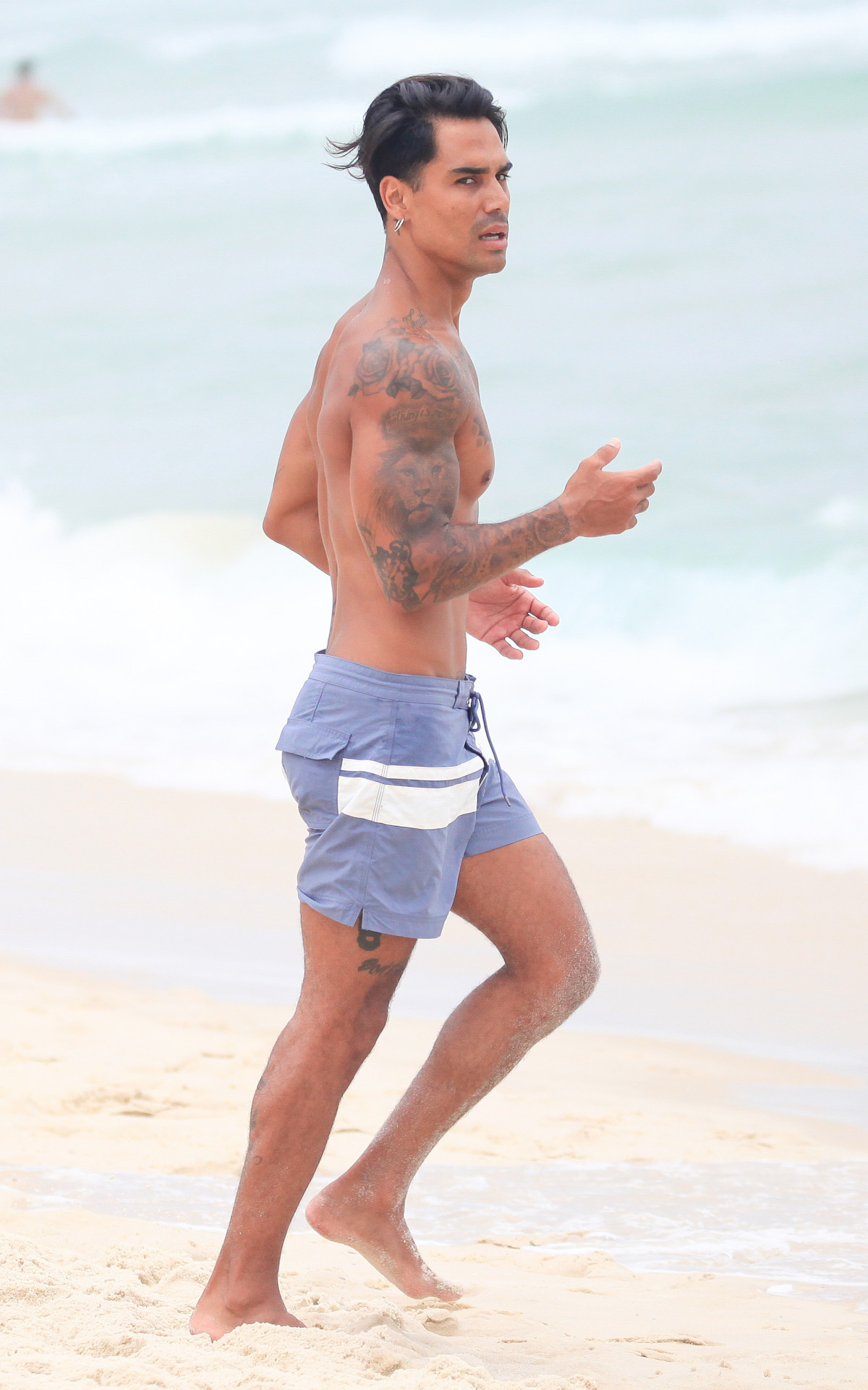 Micael Borges curte dia de praia na Barra da Tijuca, na Zona Oeste do Rio